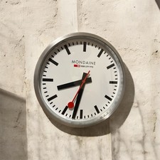 Orologio da parete Mondaine