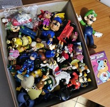 Lotto misto di circa 150 pezzi tra vari giocattoli