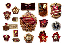 Set 16 medaglie distintivi spilla vintage, comunista Lenin, falce martello,...