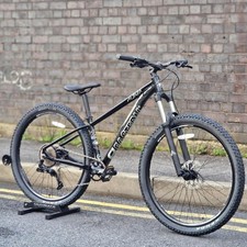 Eastern Bikes Alpaka 29 Pollici Mountain Bike con Freni a Disco Idraulici Nero