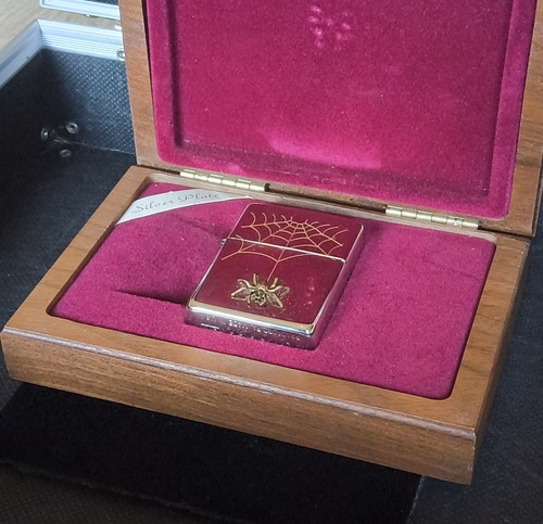 Streng limitiertes zippo - streng,