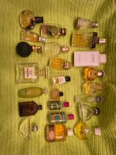 collezione di bottigliette mignon profumi vintage