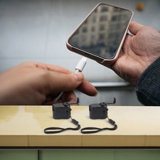 Caricabatteria a manovella USB