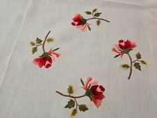 Centro Tavola ricamato a mano su puro lino bellora 100x100 cm