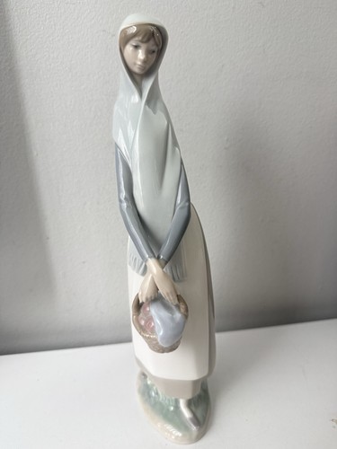 Lladro 4501 lady with - #,
