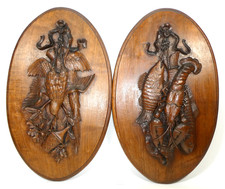 Rilievo In Legno Di Trofei Di