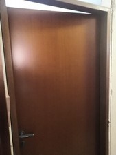 Numero totale 6 porte interne color noce. N°3 70per 200 Cm. N°3 80per 200 Cm. 