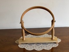 Telaio in legno da ricamo, punto croce. Regolabile. Diametro 26,5 cm. Vintage
