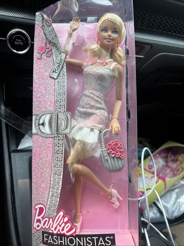 Barbie fashionistas 2011 - barbie,