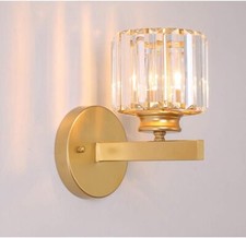 Lampada da parete in metallo color oro e vetro