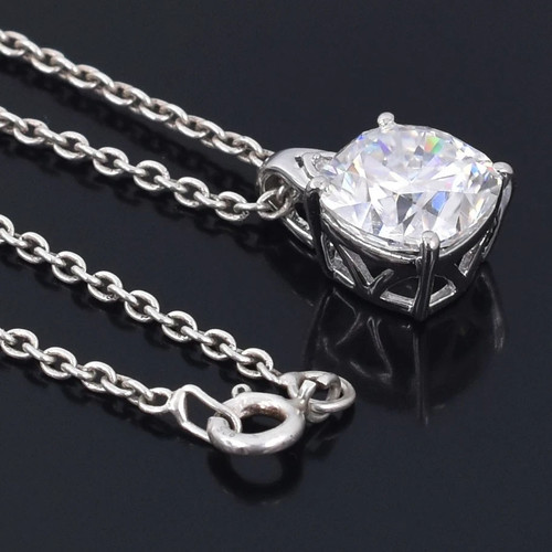 Ciondolo solitario diamante