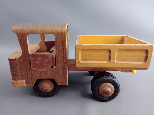 Vecchia auto legno - vecchia,