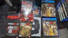 Poster e scheda videogioco PS4 NBA 2K17 Kobe Bryant Legend Edition oro