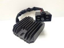 REGOLATORE DI TENSIONE PER