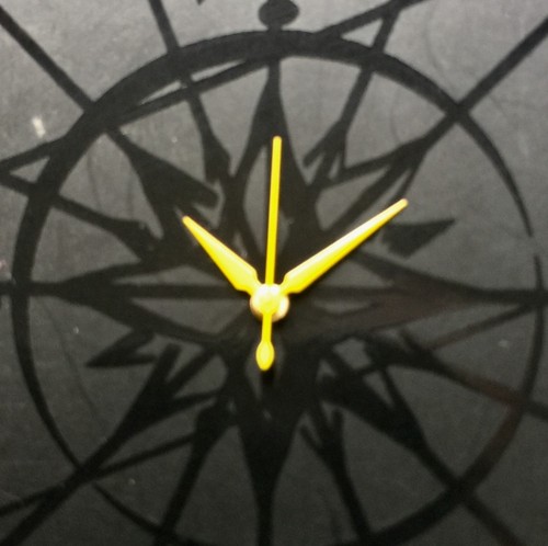 Nuovo orologio alfa - orologio, giallo