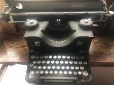 Macchina da scrivere Olivetti