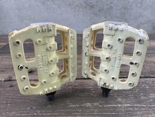 Pedali bianchi Hsing Ta