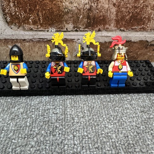 Lotto quattro minifigure - di,