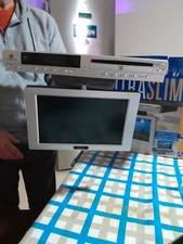 RCA 9” Kitchen LCD TV/DVD Combo Under Cabinet Space Saver Model. Ottimo Stato