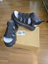 Sandali con plateau UGG Cora