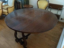 Tavolo in noce con ribalte