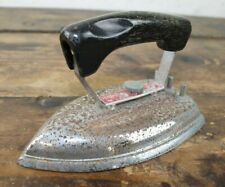 VECCHIO FERRO da Stiro in FERRO Con Manico in di Legno VINTAGE Antico D'Epoca