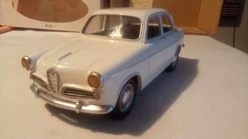 Mamone alfa romeo - 1/18,