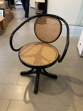 Poltroncina girevole con braccioli legno curvato tipo Thonet  paglia Vienna