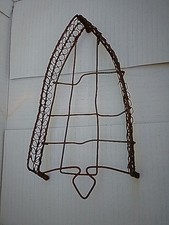 Antico supporto per ferro da stiro Arte Vecchia in Metallo e filo di ferro