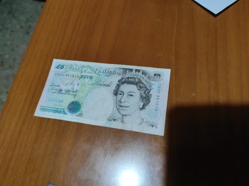 Five pounds sterline - 5, sterline.