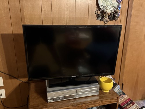 Samsung 690u 32in lcd flat - lcd,