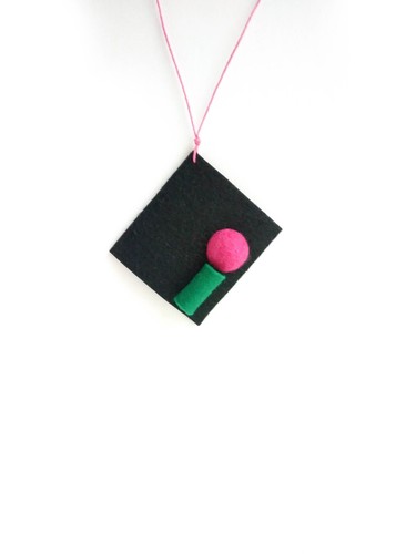 Collana con ciondolo feltro - con,