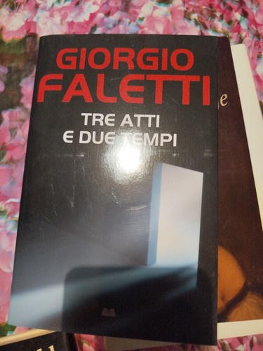 Libro romanzo tre atti - libro, due
