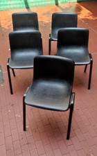 Sedie impilabili in metallo e plastica Nere. Mod. EIRENE Alfredo Martini