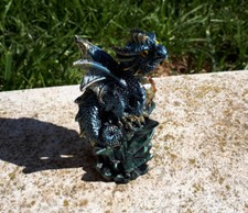 DRAGO BLU SU ROCCIA soprammobile fantasy gotico statua statuetta arte targaryen
