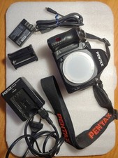 Pentax K-30 DSLR NON FUNZIONANTE solo corpo, AS-IS + accessori, da riparare