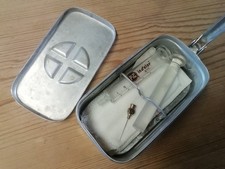 Scatola, sterilizzatore, bollitore medico con siringa di vetro, vintage