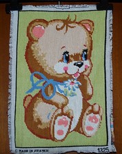 Quadro mezzo punto ricamato a mano Orsacchiotto con fiori