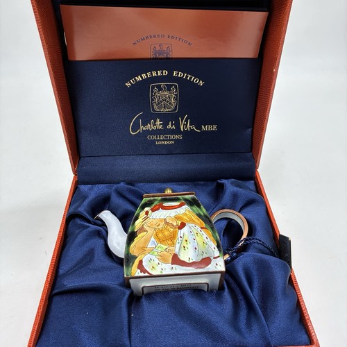 Charlotte vita teapot of - di,