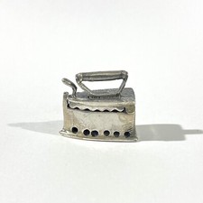 Portapillole vintage italiano a forma di ferro in argento massiccio, marcato