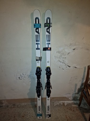 Due paia sci gara - di, da