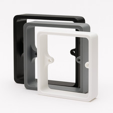 Distanziale interruttore presa