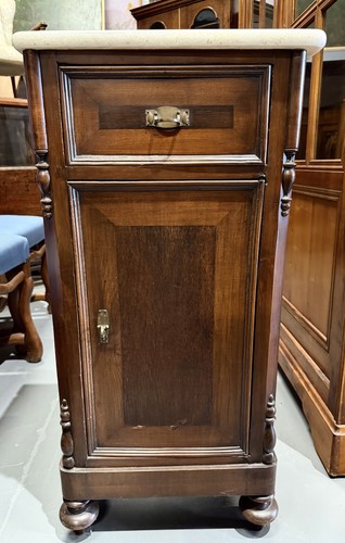 Comodino antico legno - in,