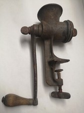 Antico macinino per grano ultracentenario in ghisa