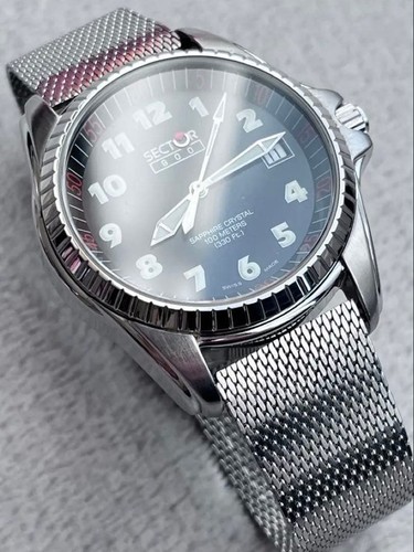 Sector 900 quartz dive watch - dive,