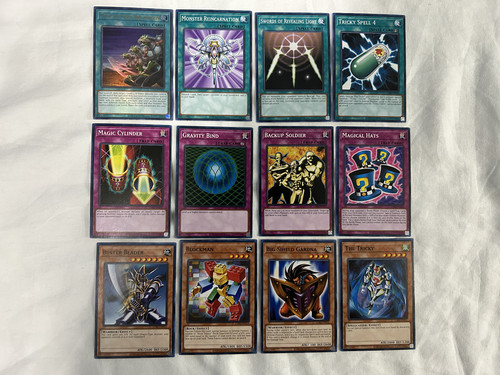 Yugi staples monster spell - 12,
