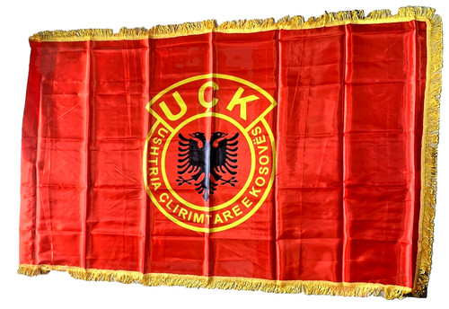 Nuova bandiera albanese uçk - nuova,