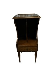 Portariviste o comodino vintage in legno di noce, anni '40 noce lucidato a cera.