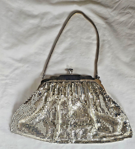Una borsa pochette - , glamour