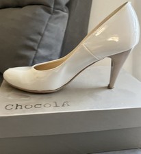 Scarpe bianche in vernice con tacco n. 39